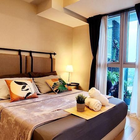 Spacious 7U Homey Unit Steps Away From Uptown Mall And Mitsukoshi Mall Free Parking With Washer マニラ市 エクステリア 写真