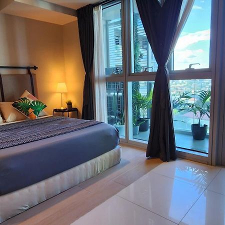 Spacious 7U Homey Unit Steps Away From Uptown Mall And Mitsukoshi Mall Free Parking With Washer マニラ市 エクステリア 写真