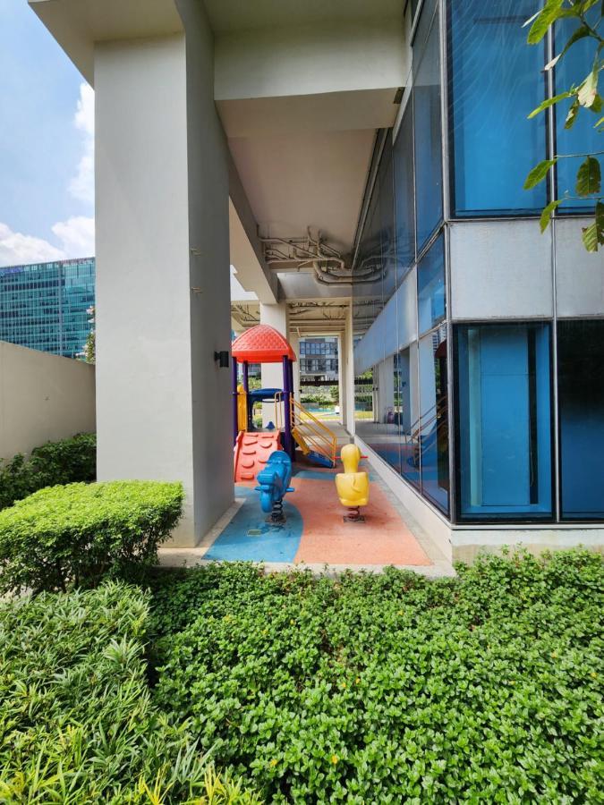Spacious 7U Homey Unit Steps Away From Uptown Mall And Mitsukoshi Mall Free Parking With Washer マニラ市 エクステリア 写真