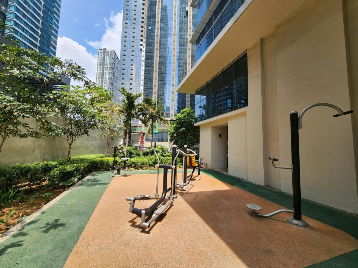 Spacious 7U Homey Unit Steps Away From Uptown Mall And Mitsukoshi Mall Free Parking With Washer マニラ市 エクステリア 写真
