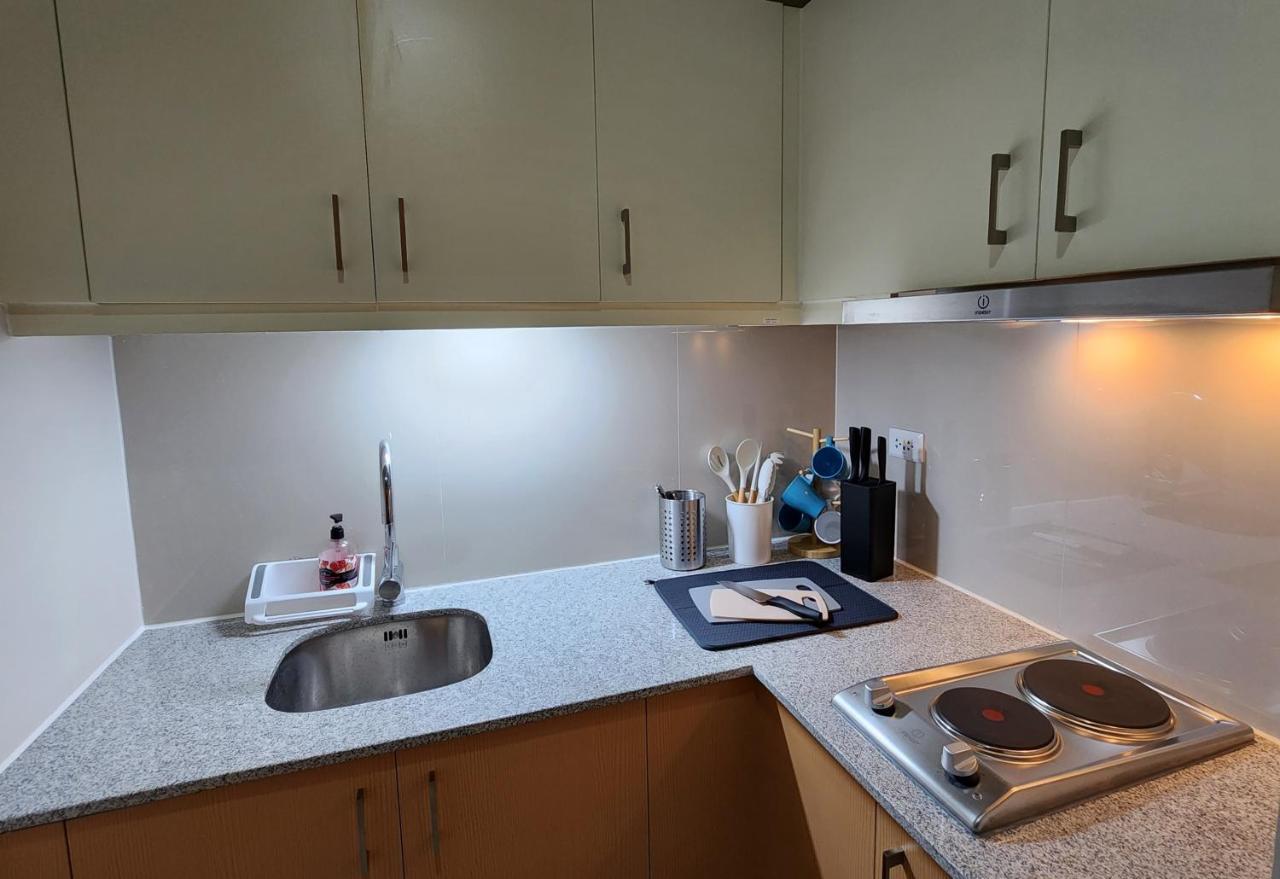 Spacious 7U Homey Unit Steps Away From Uptown Mall And Mitsukoshi Mall Free Parking With Washer マニラ市 エクステリア 写真