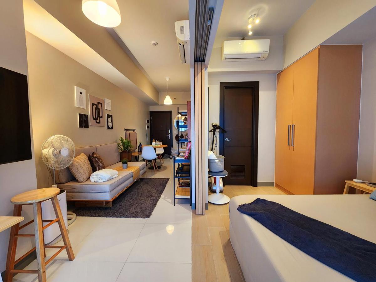 Spacious 7U Homey Unit Steps Away From Uptown Mall And Mitsukoshi Mall Free Parking With Washer マニラ市 エクステリア 写真