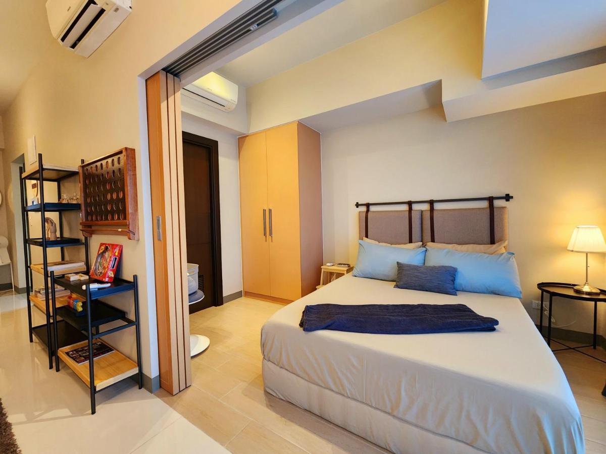 Spacious 7U Homey Unit Steps Away From Uptown Mall And Mitsukoshi Mall Free Parking With Washer マニラ市 エクステリア 写真